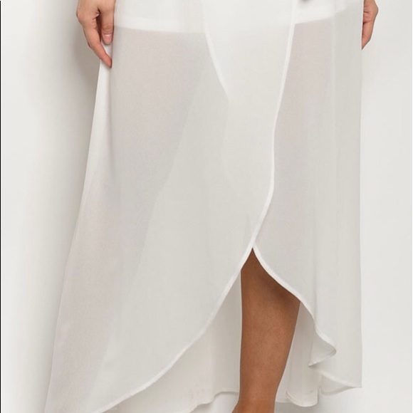 ❌DONATED❌White V-neck Surplice Adjustable Straps Maxi Shorts Romper - Picture 5 of 17